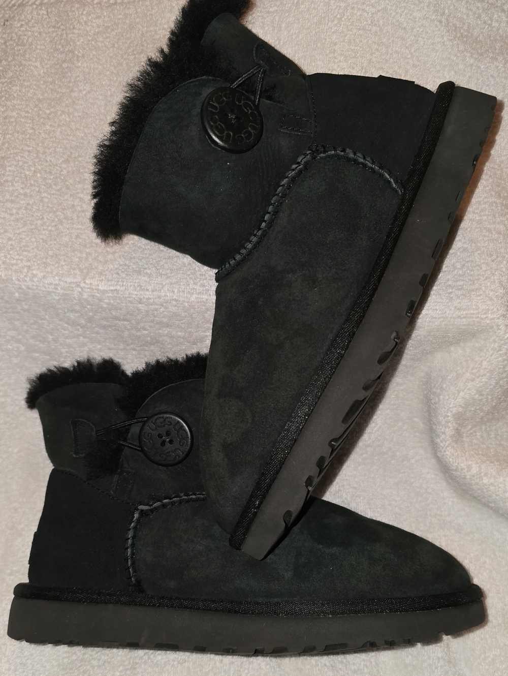 UGG Bailey Button Boots Black Suede Shearling Ankle Boots Size 6